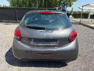 Peugeot 208 SIGNATURE picture 12