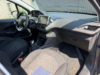 Peugeot 208 SIGNATURE picture 23