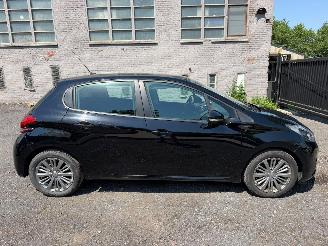 Voiture accidenté Peugeot 208 1.2 I 2018/10