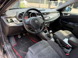 Alfa Romeo Giulietta 1.6 JTD picture 22