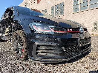 Volkswagen Golf GTI picture 9