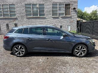 krockskadad bil auto Renault Mégane IV GRANDTOUR 2018/5