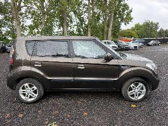 krockskadad bil auto Kia Soul PLUG 2010/1