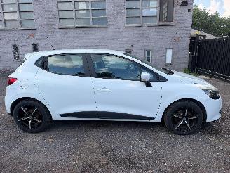 Unfallwagen Renault Clio AUTHENTIQUE 2016/6