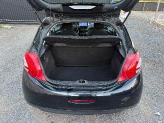 Peugeot 208 LIKE picture 15
