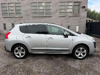 Vaurioauto  passenger cars Peugeot 3008 ALLURE 2013/4