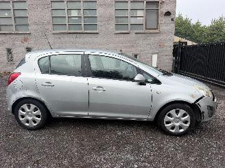 Schadeauto Opel Corsa EDITION 2013/8