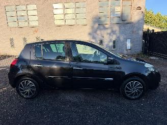 Damaged car Renault Clio ICE WATCH 2011/4