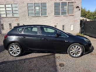 Damaged car Opel Astra SPORT 2012/8