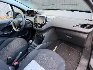 Peugeot 208 1.2 I picture 23