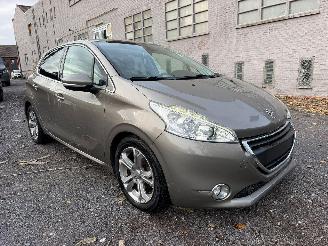 Peugeot 208 ALLURE picture 2