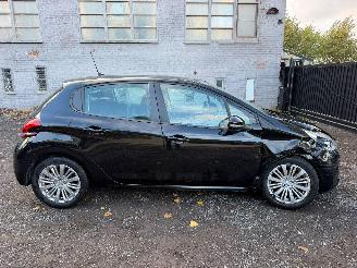 Coche accidentado Peugeot 208 1.2 I 2019/2