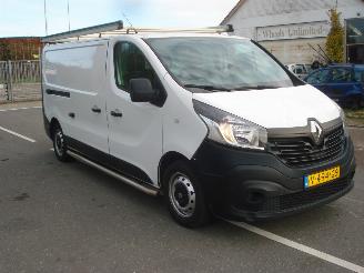 dañado vehículos comerciales Renault Trafic EURO 6 L2-H1 1.6DCI 92 KW 2017/6