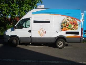 Schade bestelwagen Iveco Daily KOELWAGEN 2.3D EURO 5 93KW 35 S 13 2013/3