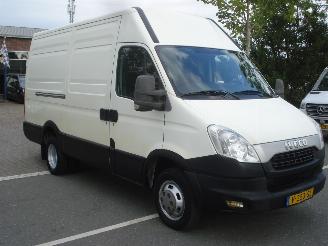 Vaurioauto  commercial vehicles Iveco Daily DUBBELE LUCHT 35C-13V AIRCO 2014/8