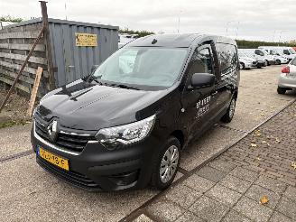 uszkodzony samochody osobowe Renault Express 1.5 dCi  95-Comfort 2021/10