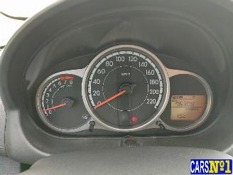 Mazda 2  picture 16