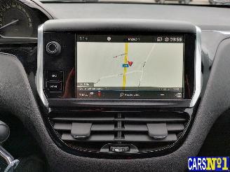 Peugeot 208  picture 19