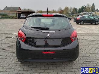 Peugeot 208  picture 5