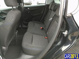 Peugeot 208  picture 17