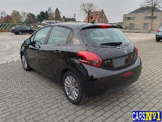 Peugeot 208  picture 6