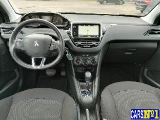 Peugeot 208  picture 15