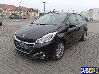 damaged passenger cars Peugeot 208  2019/3