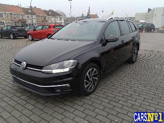 damaged passenger cars Volkswagen Golf  2018/10