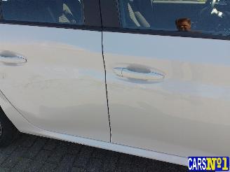 Peugeot 208  picture 9