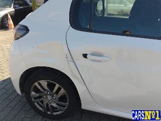 Peugeot 208  picture 10