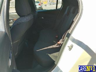 Peugeot 208  picture 14