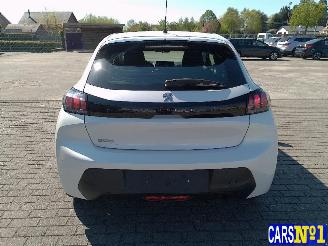 Peugeot 208  picture 5