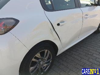 Peugeot 208  picture 11