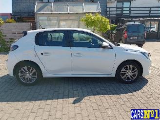 Peugeot 208  picture 8