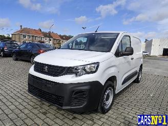 skadebil auto Peugeot Partner  2024/6
