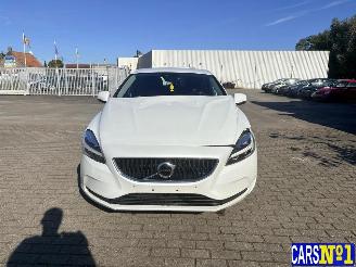 Vaurioauto  passenger cars Volvo V-40  2017/10