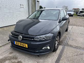 uszkodzony samochody osobowe Volkswagen Polo 1.0 TSI Comfortline 2018/2