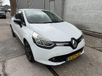 Coche accidentado Renault Clio 0.9 TCe Night & Day 2013/6