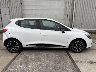 Renault Clio 0.9 TCe Night & Day picture 2