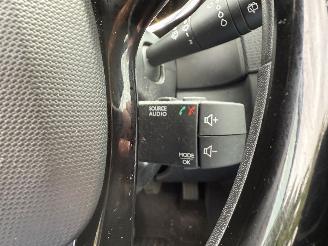 Renault Clio 0.9 TCe Night & Day picture 13