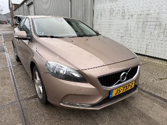Coche accidentado Volvo V-40 2.0 T2 Kinetic 2016/6