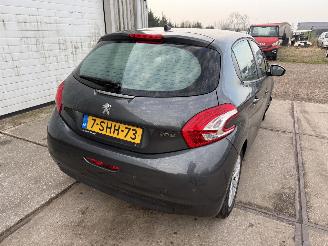 Peugeot 208 1.2 VTi Urban Soul picture 4