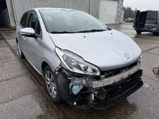 Peugeot 208 1.2 PureTech Automaat picture 10