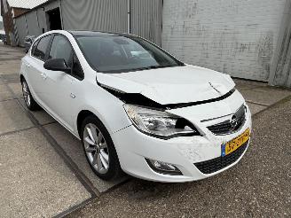krockskadad bil auto Opel Astra 1.4 Turbo Sport 2013/1
