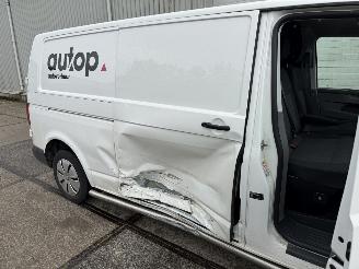 Volkswagen Transporter 2.0 TDI L2H1 28 110PK Navigatie Trekhaak picture 14