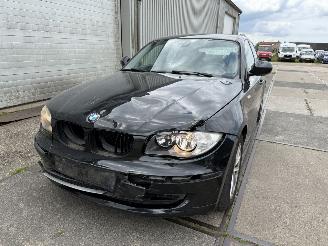 Vaurioauto  passenger cars BMW 1-serie 116i Business Line Automaat Navi 2009/11