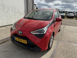 skadebil auto Toyota Aygo 1.0 VVT-i X-Play Multimedia Camera 2019/11