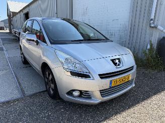 uszkodzony samochody osobowe Peugeot 5008 1.6 THP Family 2011/11