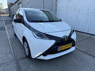 škoda osobní automobily Toyota Aygo 1.0 VVT-i x-fun 2017/11