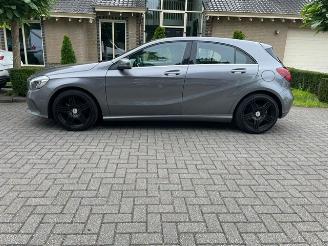 Mercedes A-klasse 180 URBAN AUTO NAVI LED PDC picture 2
